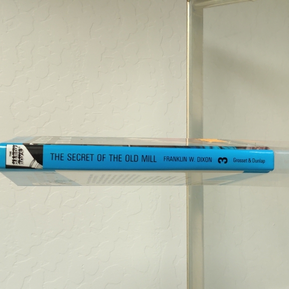 The Hardy Boys Mysteries Book - Picture 2 of 3